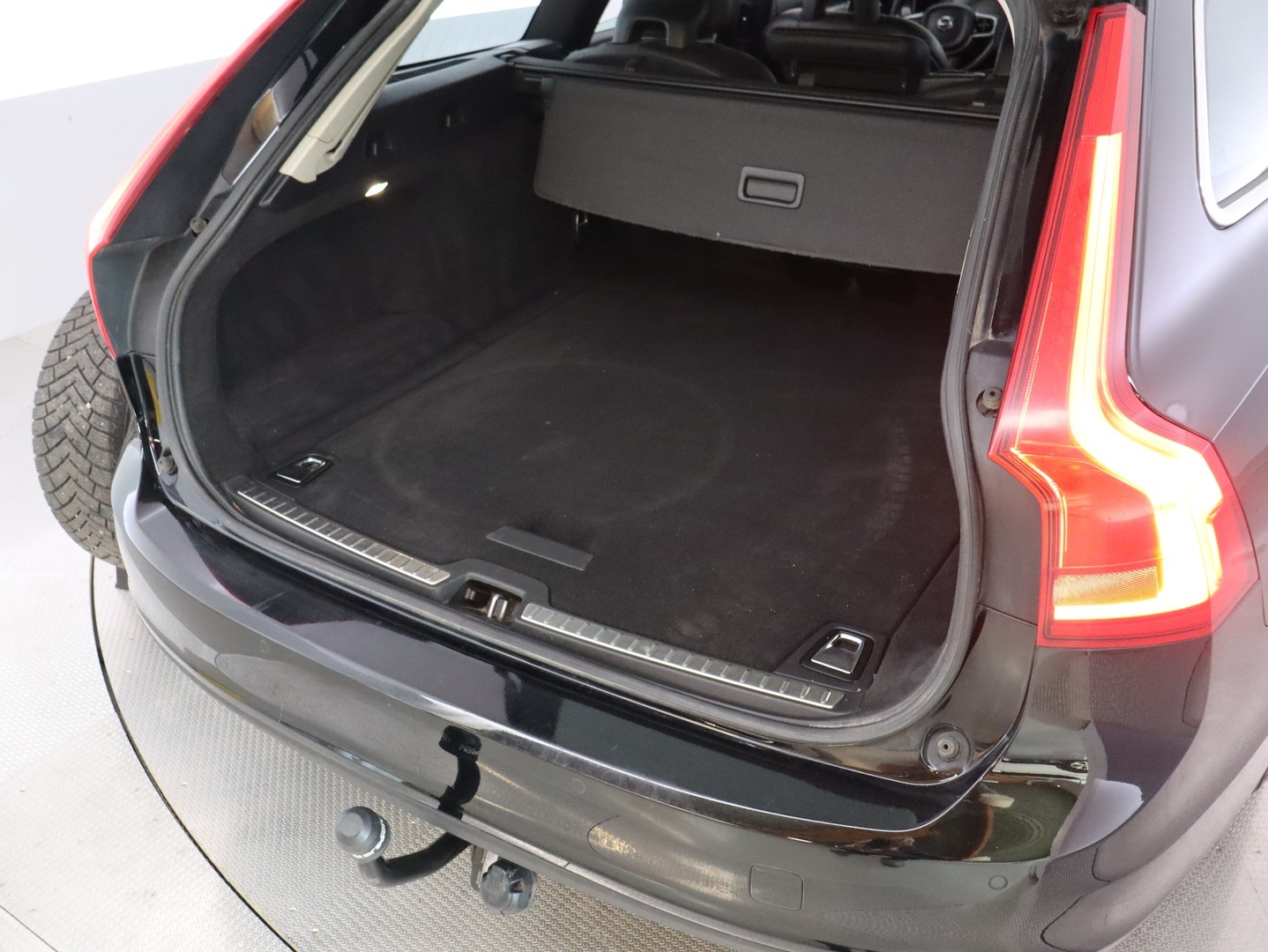VOLVO V90 27