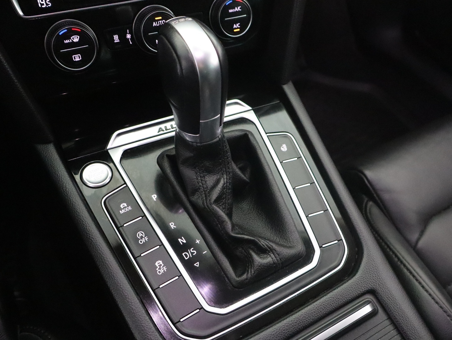 VOLKSWAGEN Passat 2018