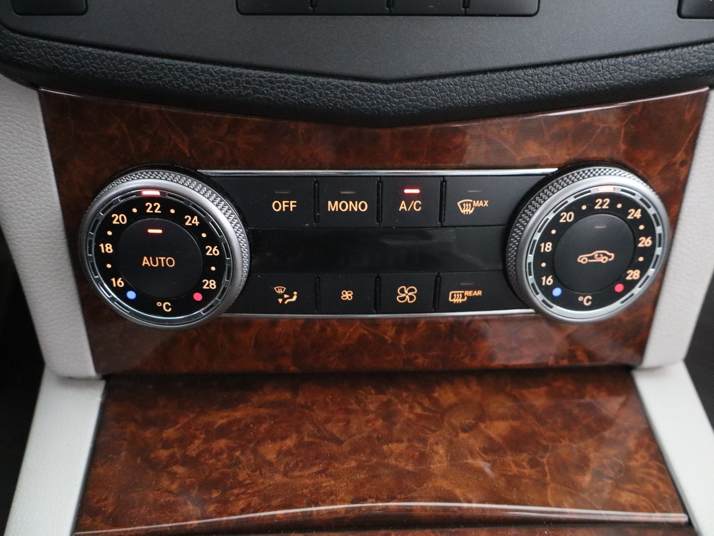 MERCEDES-BENZ C 2009