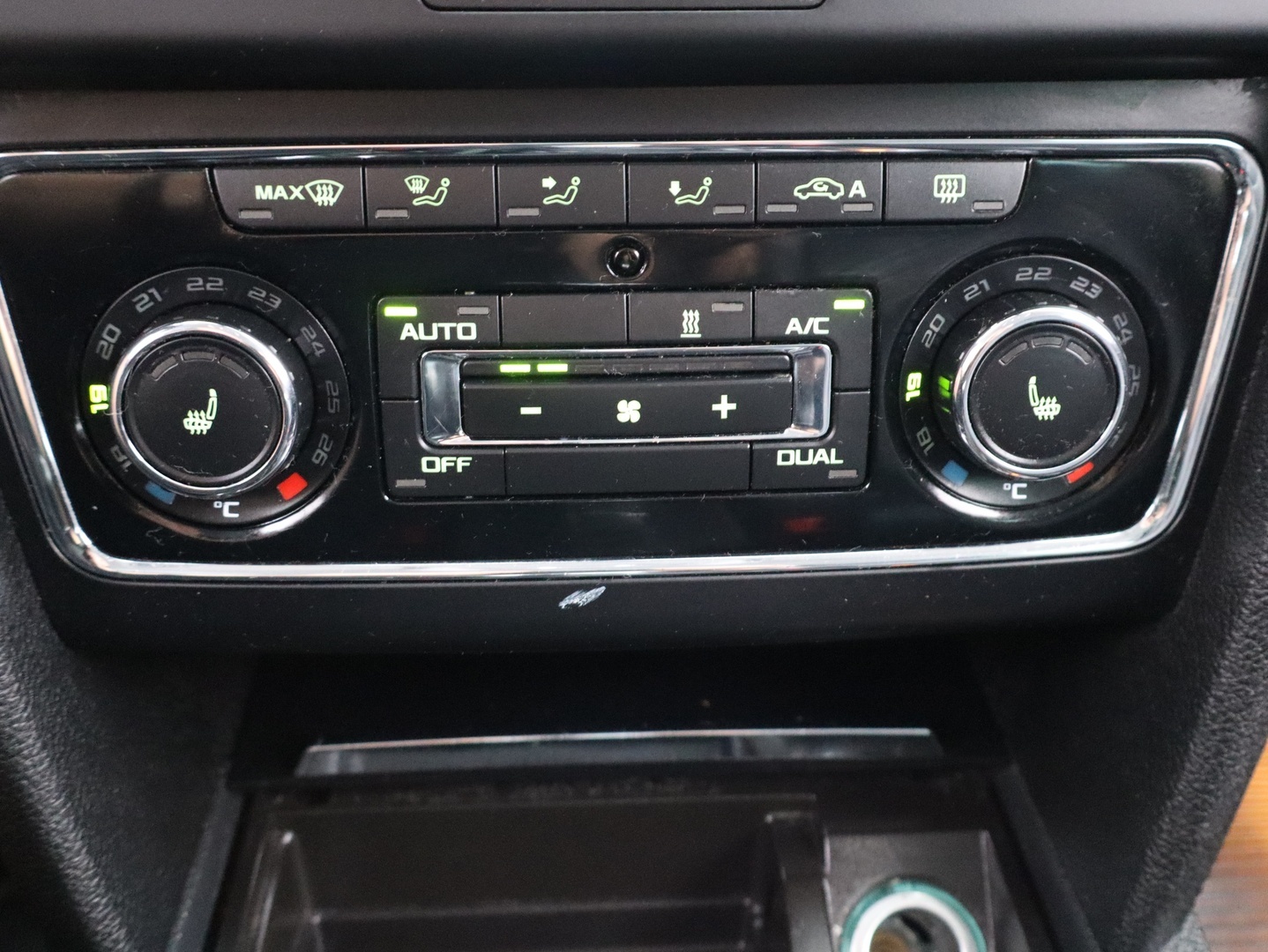 SKODA Superb 2014