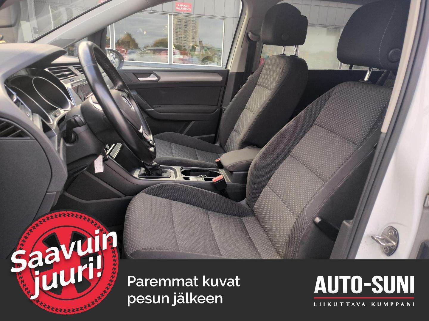 VOLKSWAGEN Touran 2018