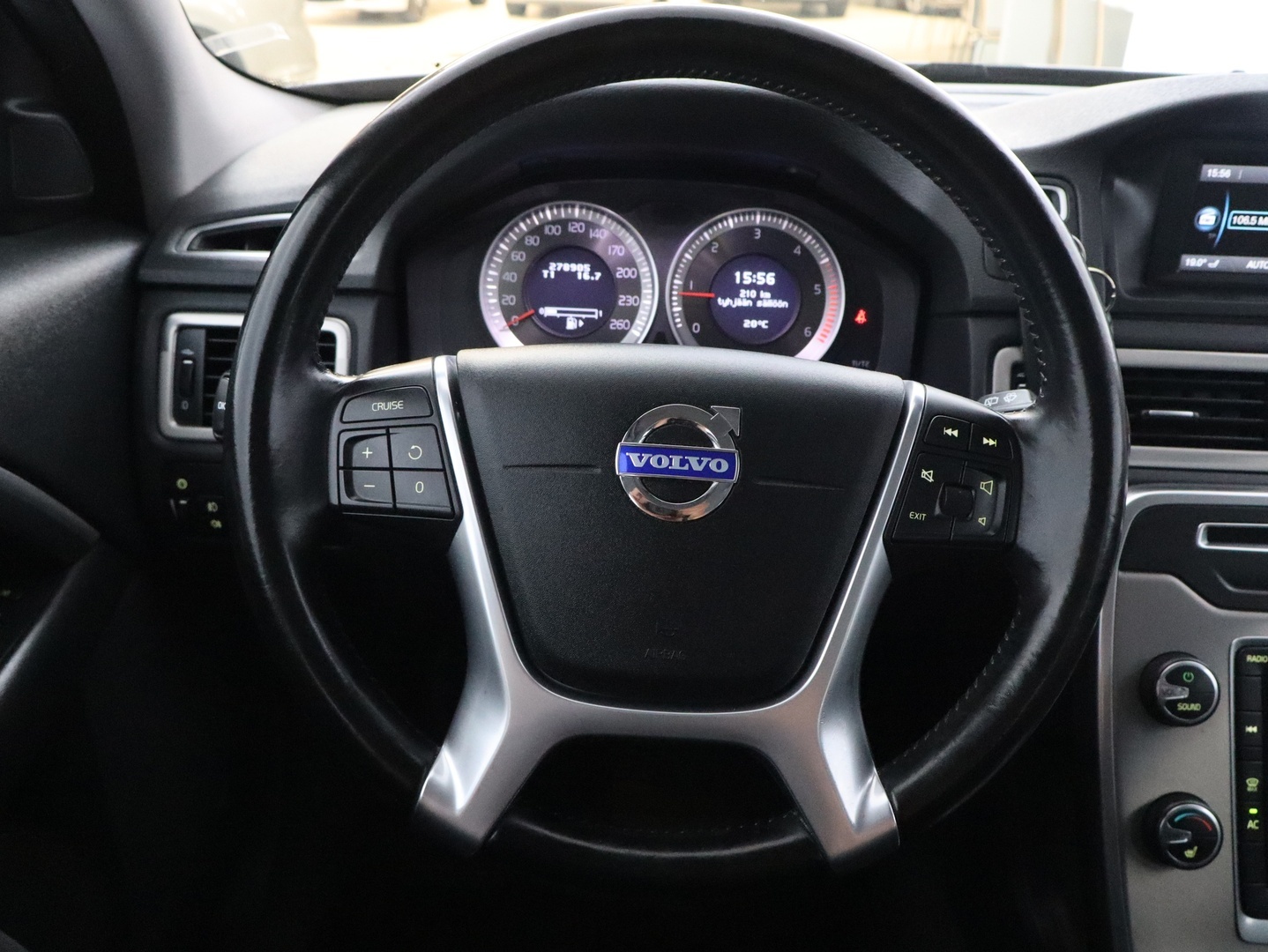VOLVO V70 2013