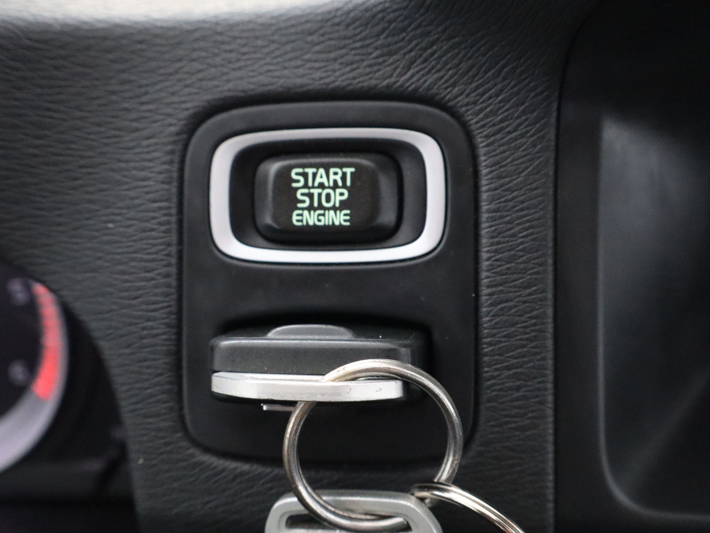 VOLVO V70 2013
