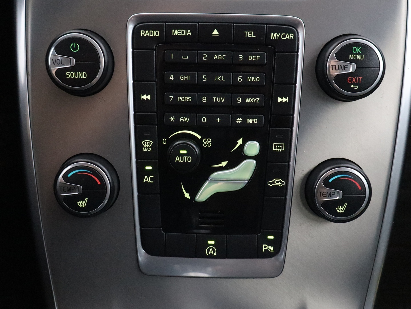 VOLVO V70 2013