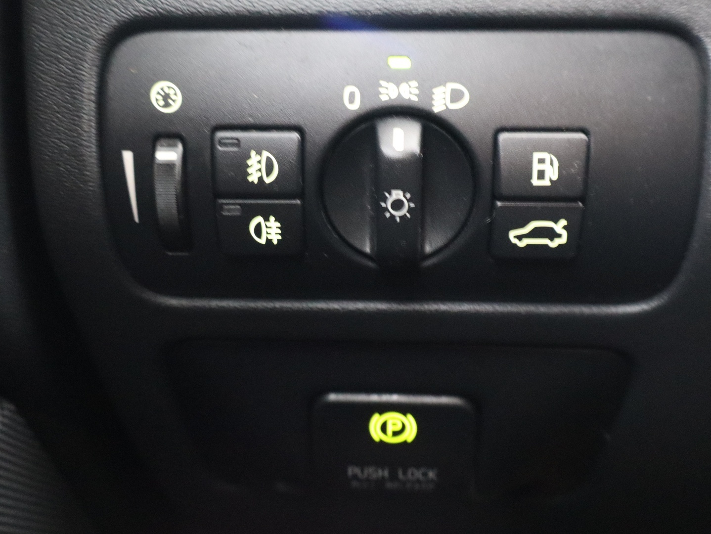 VOLVO V70 2013