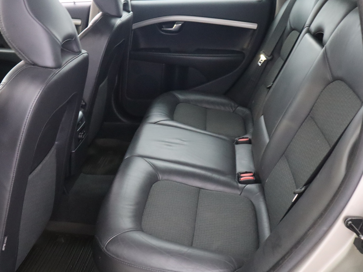 VOLVO V70 2013
