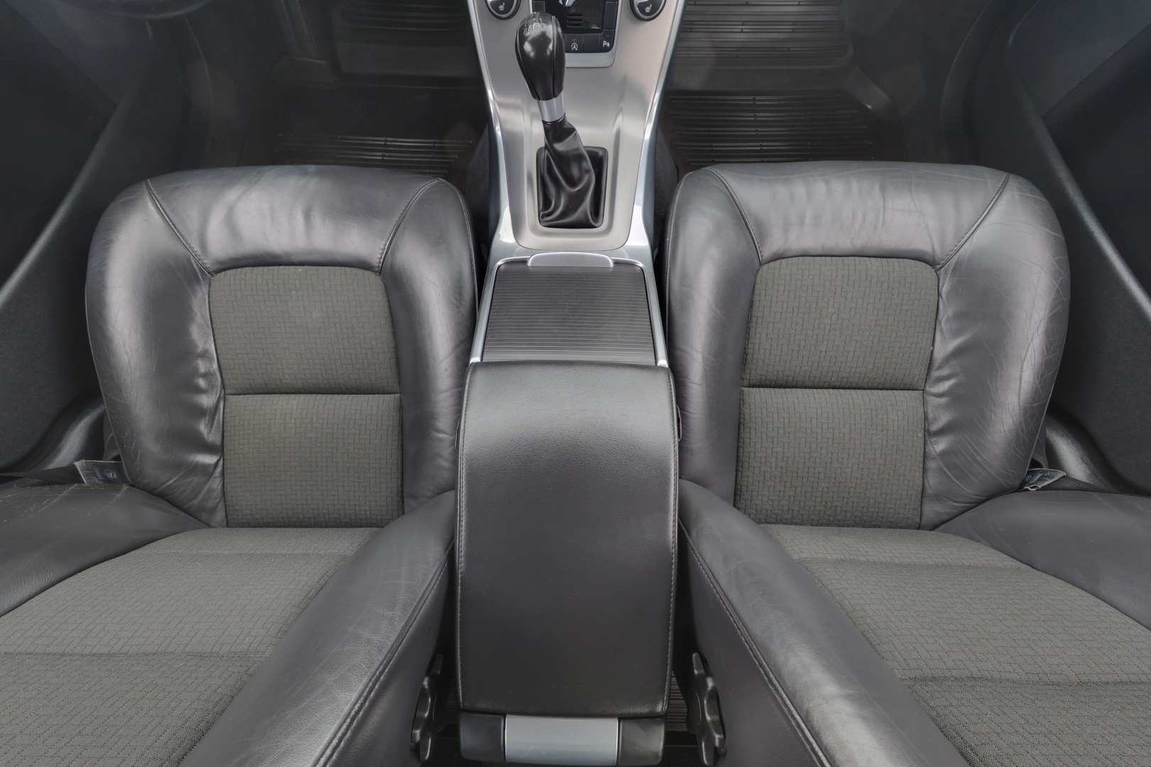 VOLVO V70 2013
