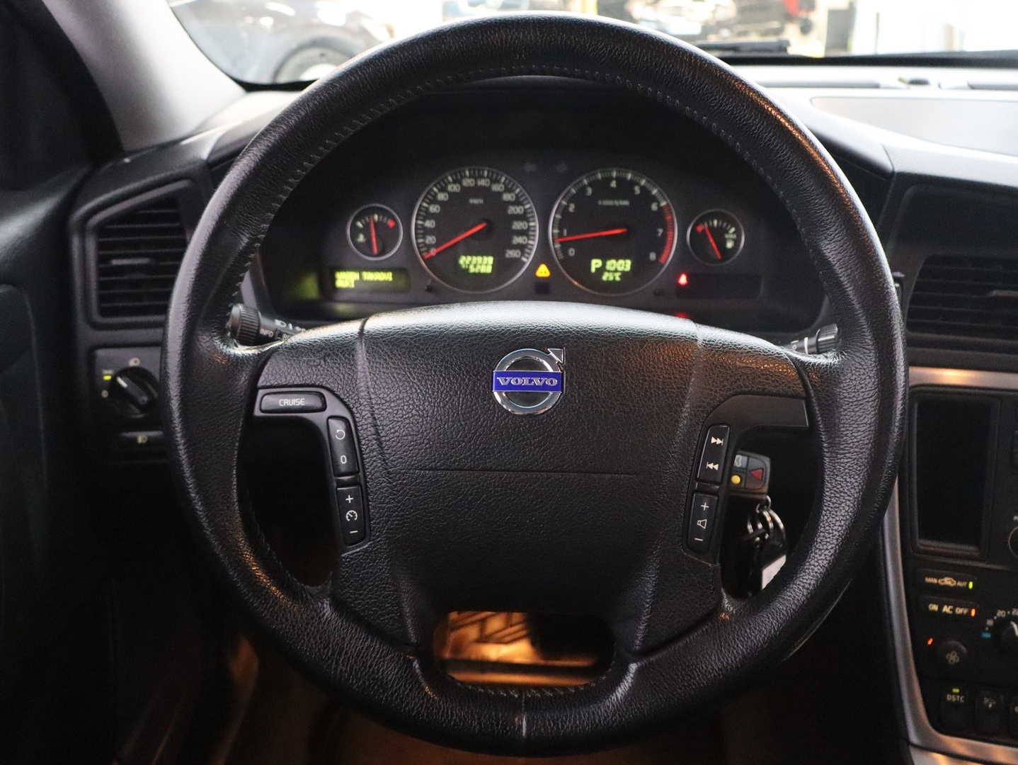 VOLVO V70 2005