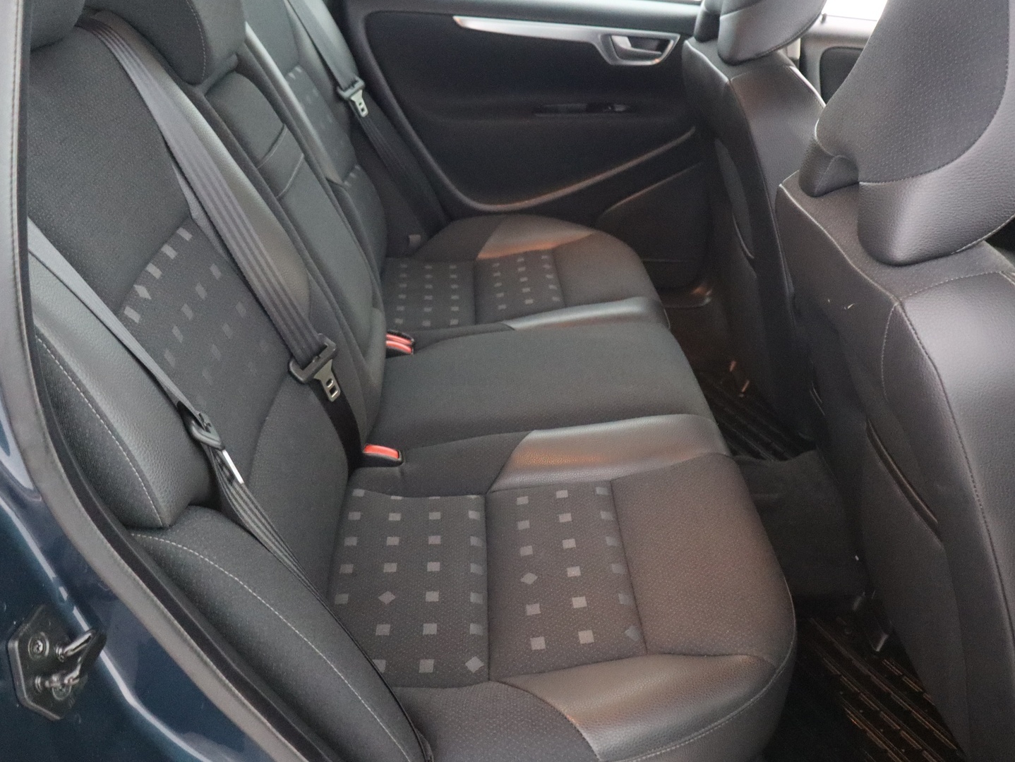 VOLVO V70 2005