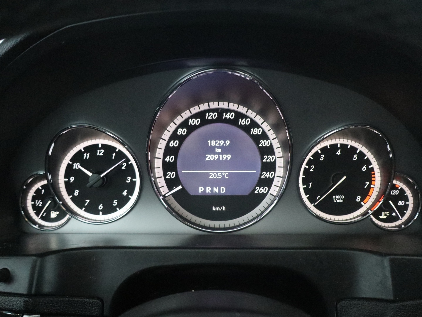 MERCEDES-BENZ E 2010