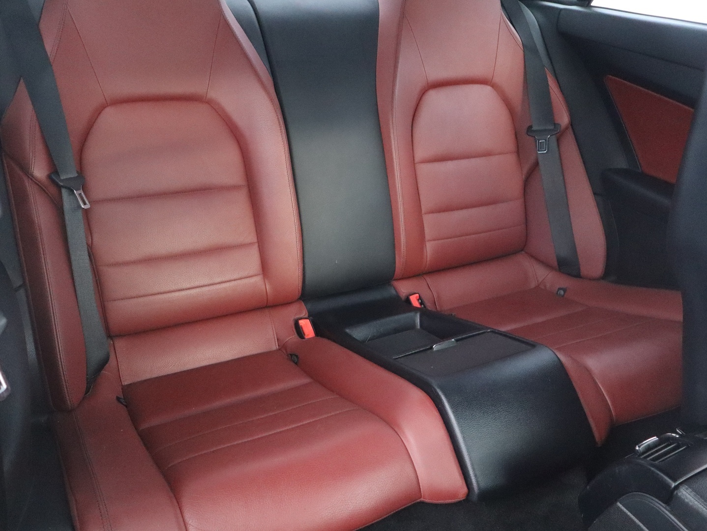 MERCEDES-BENZ E 2010