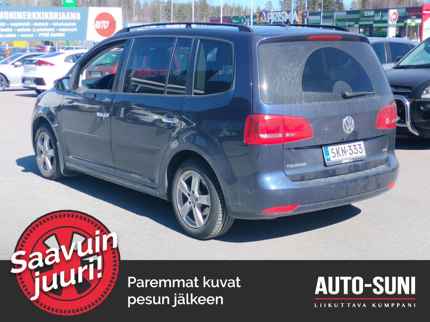 VOLKSWAGEN Touran 2012