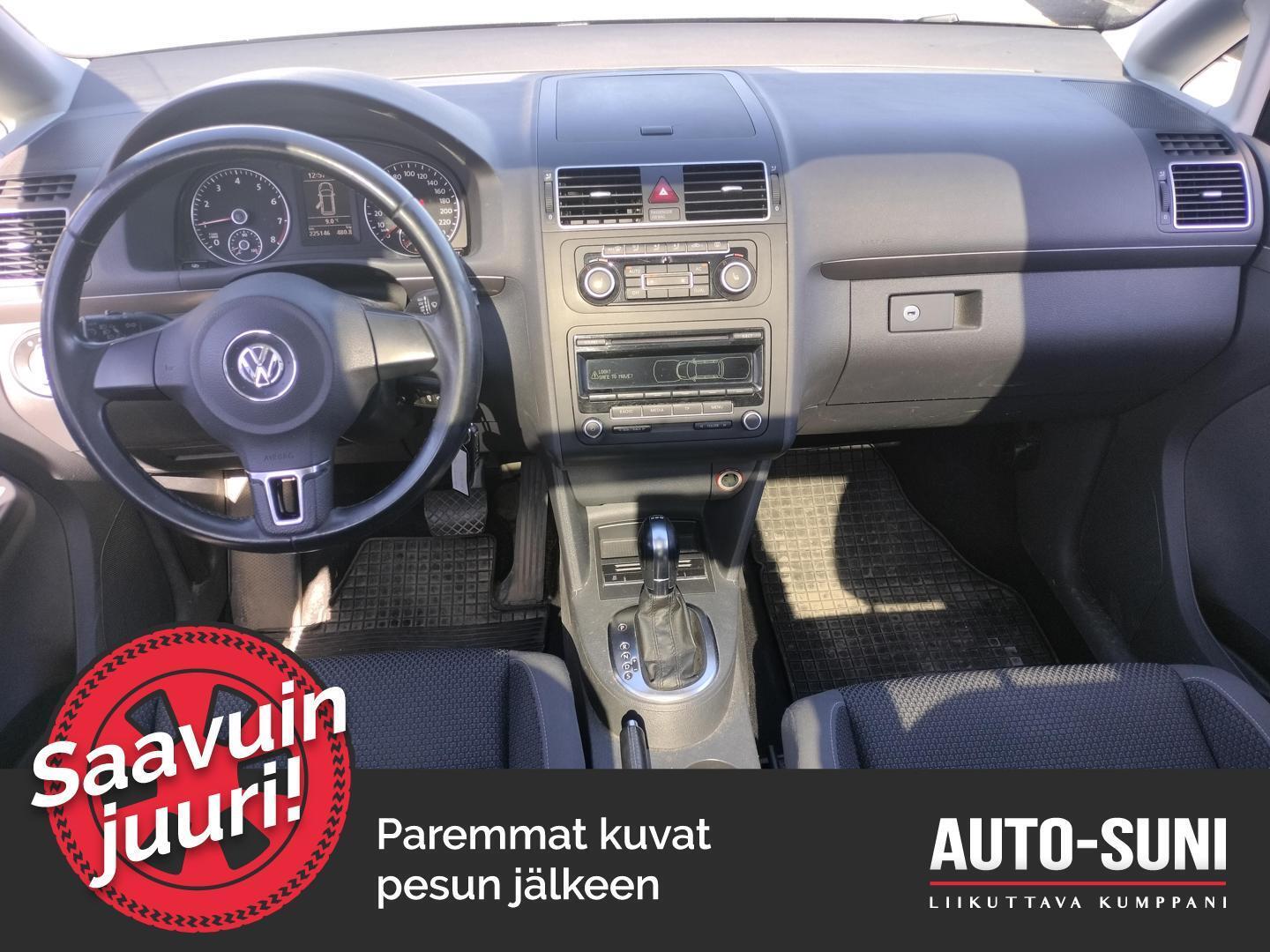 VOLKSWAGEN Touran 2012