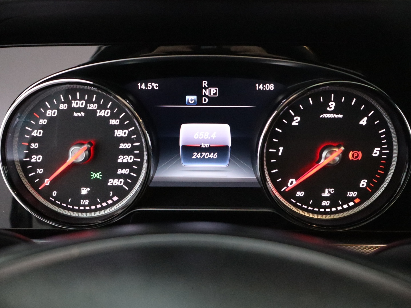 MERCEDES-BENZ E 2016