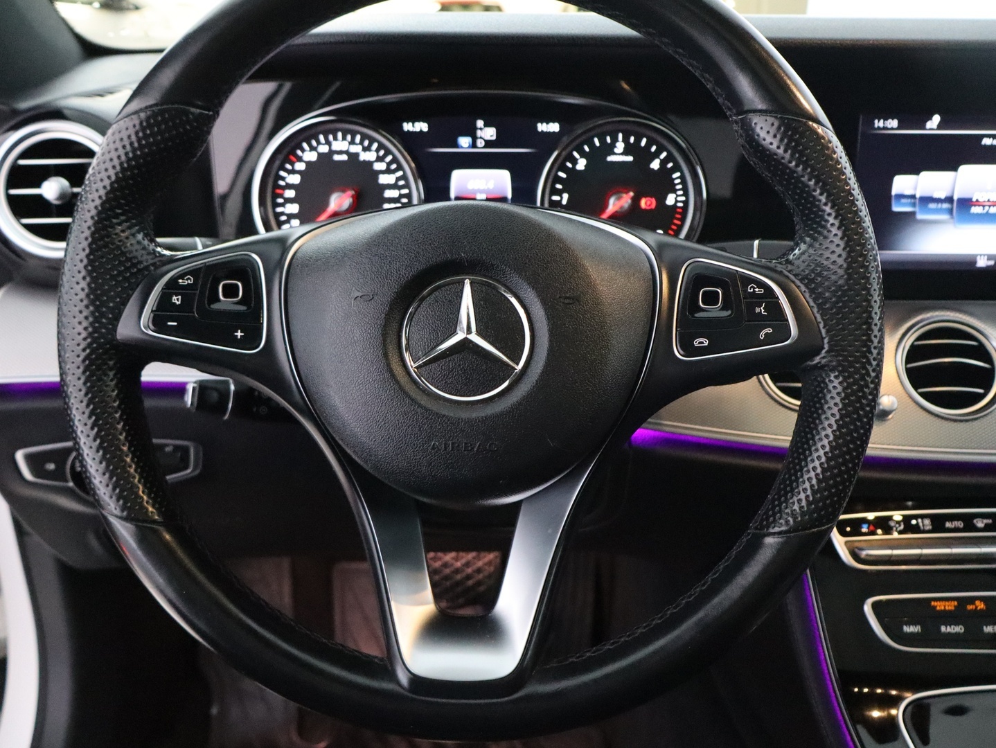 MERCEDES-BENZ E 2016