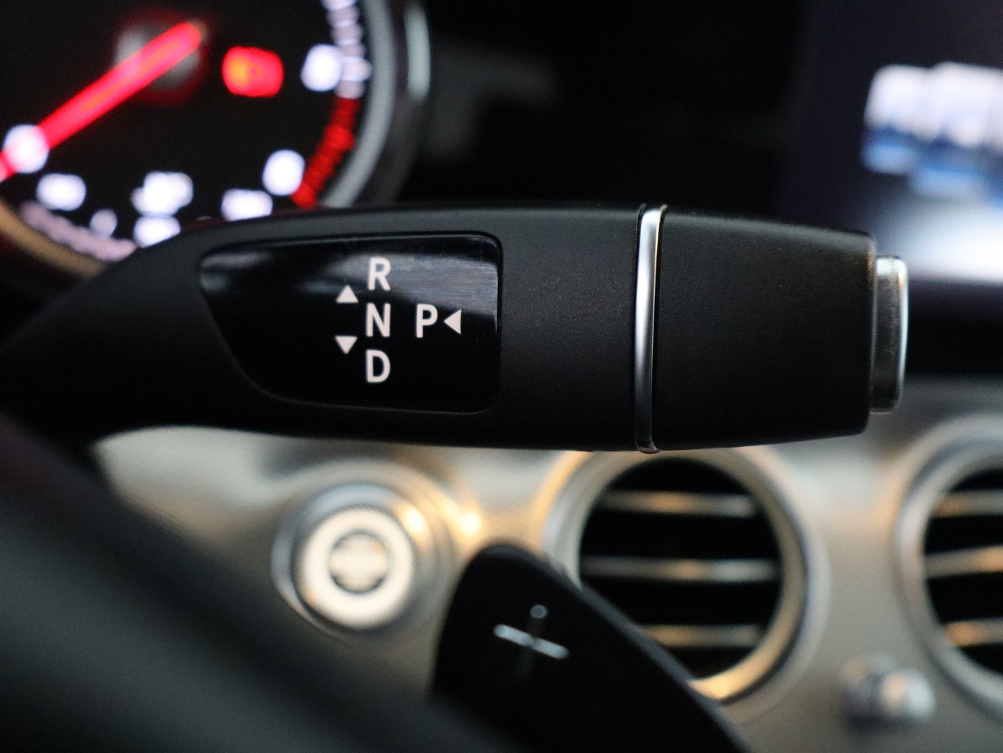 MERCEDES-BENZ E 2016