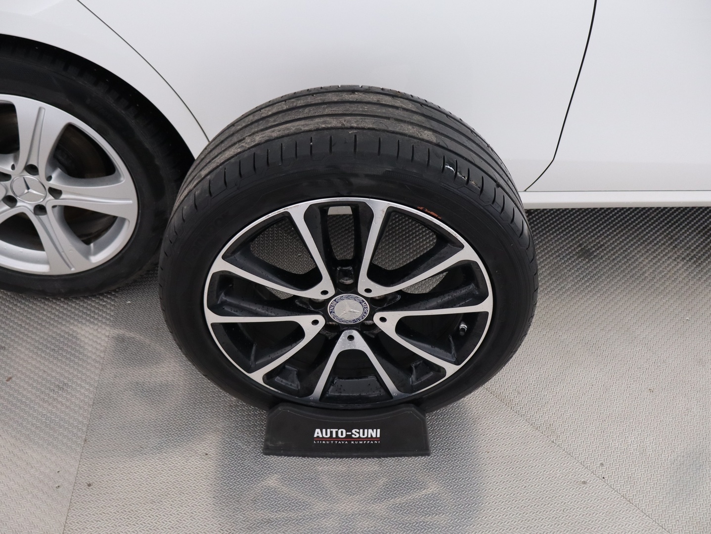 MERCEDES-BENZ E 2016