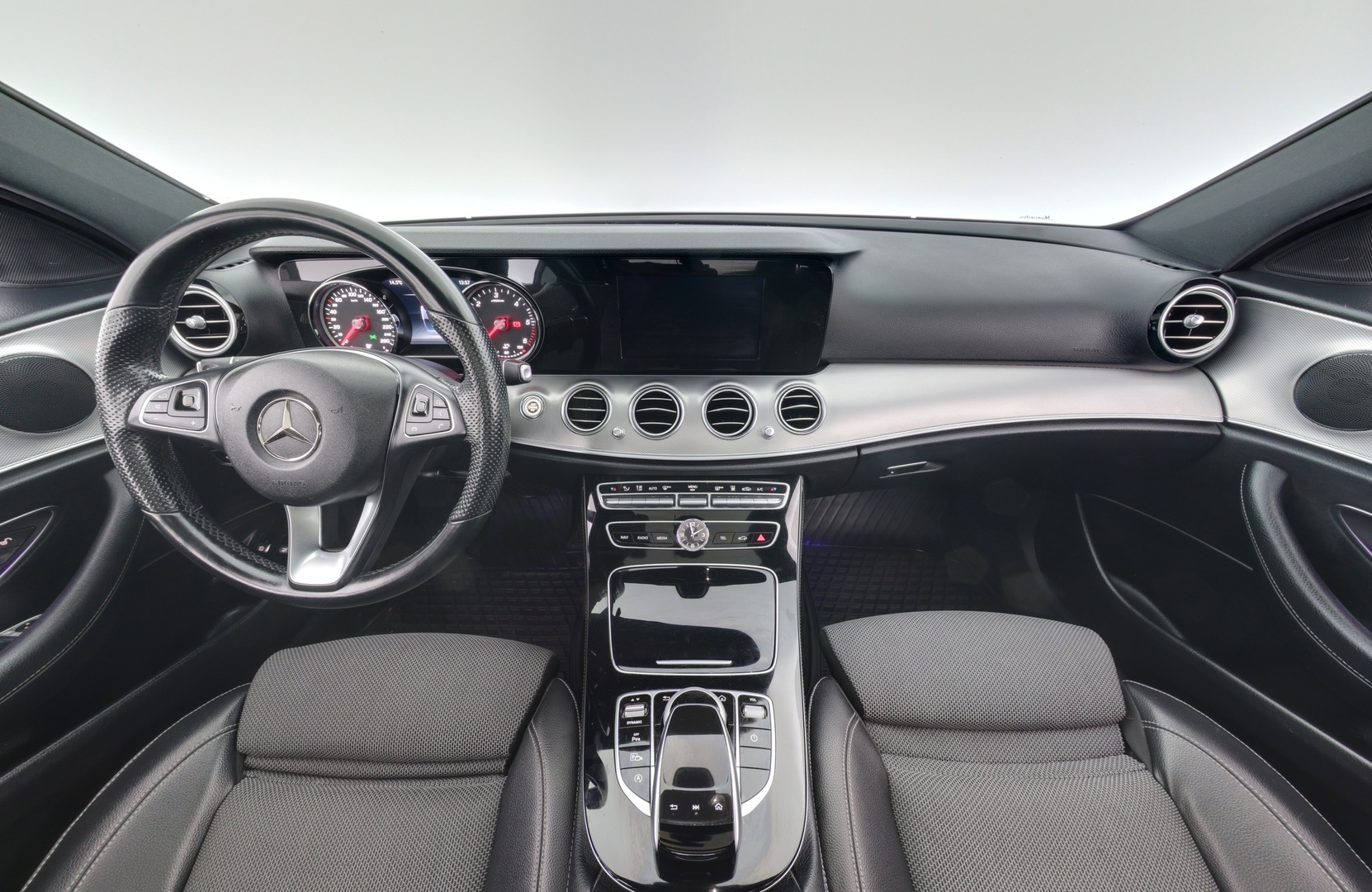 MERCEDES-BENZ E 2016