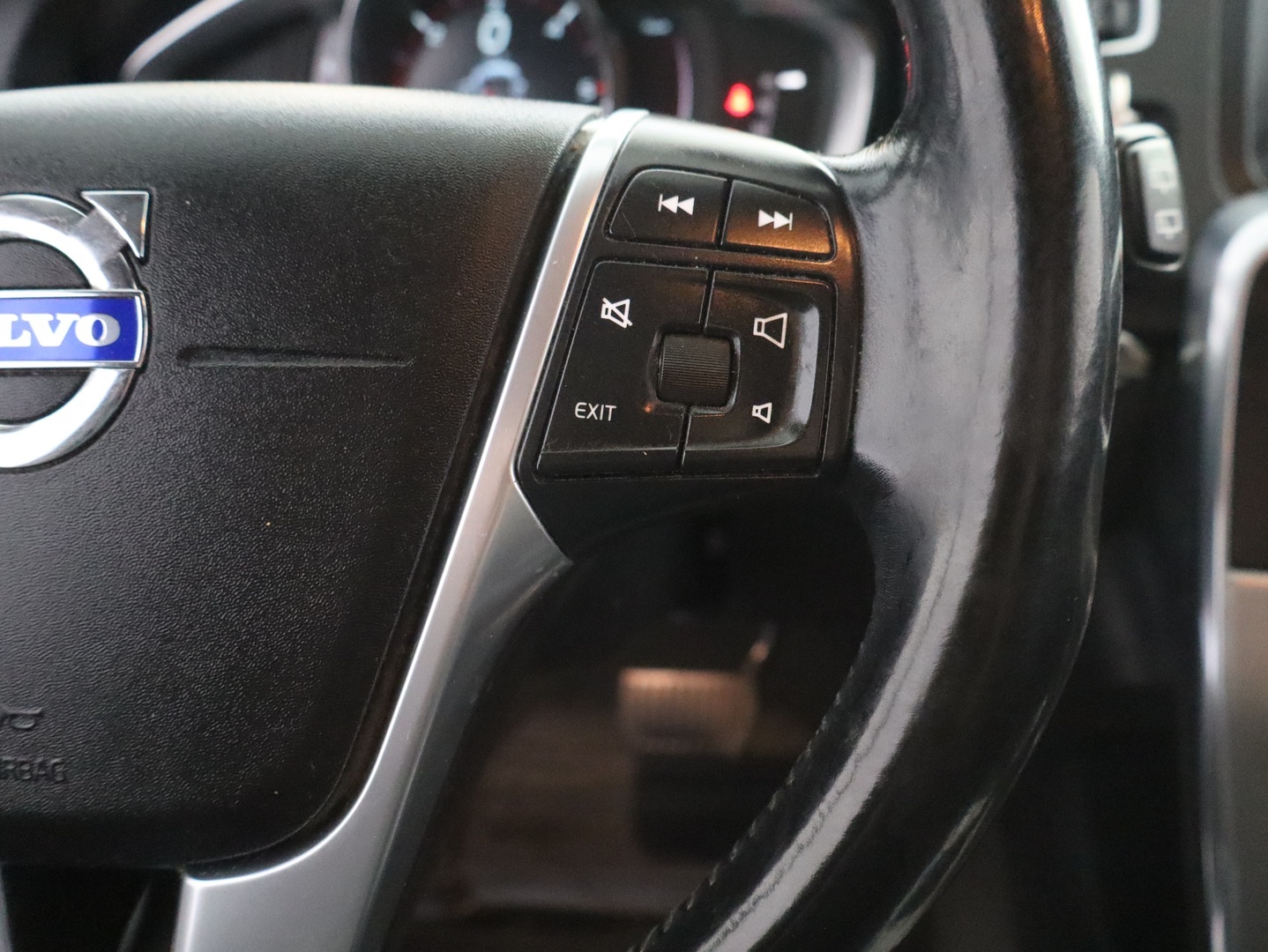 VOLVO V60 2015
