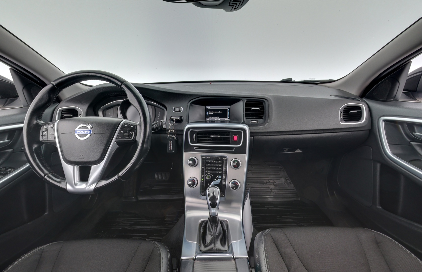 VOLVO V60 2015