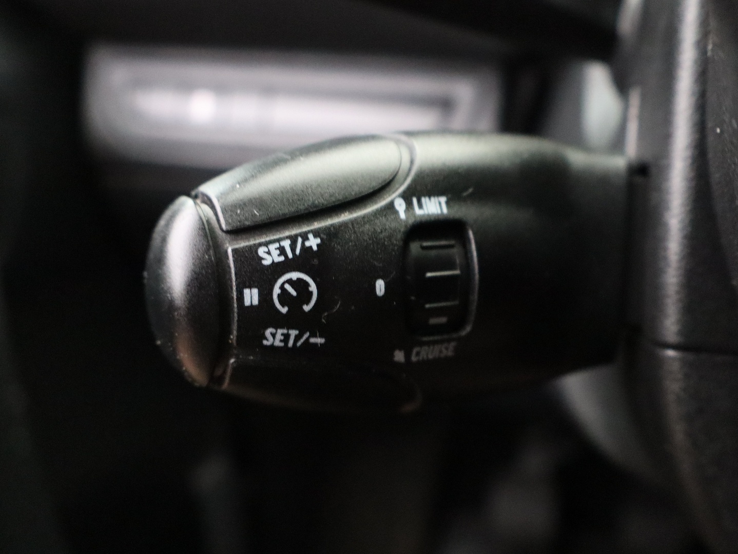 PEUGEOT 208 2012