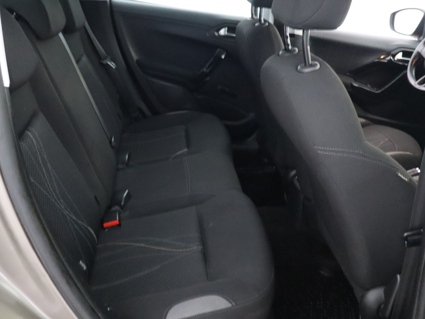 PEUGEOT 208 2012