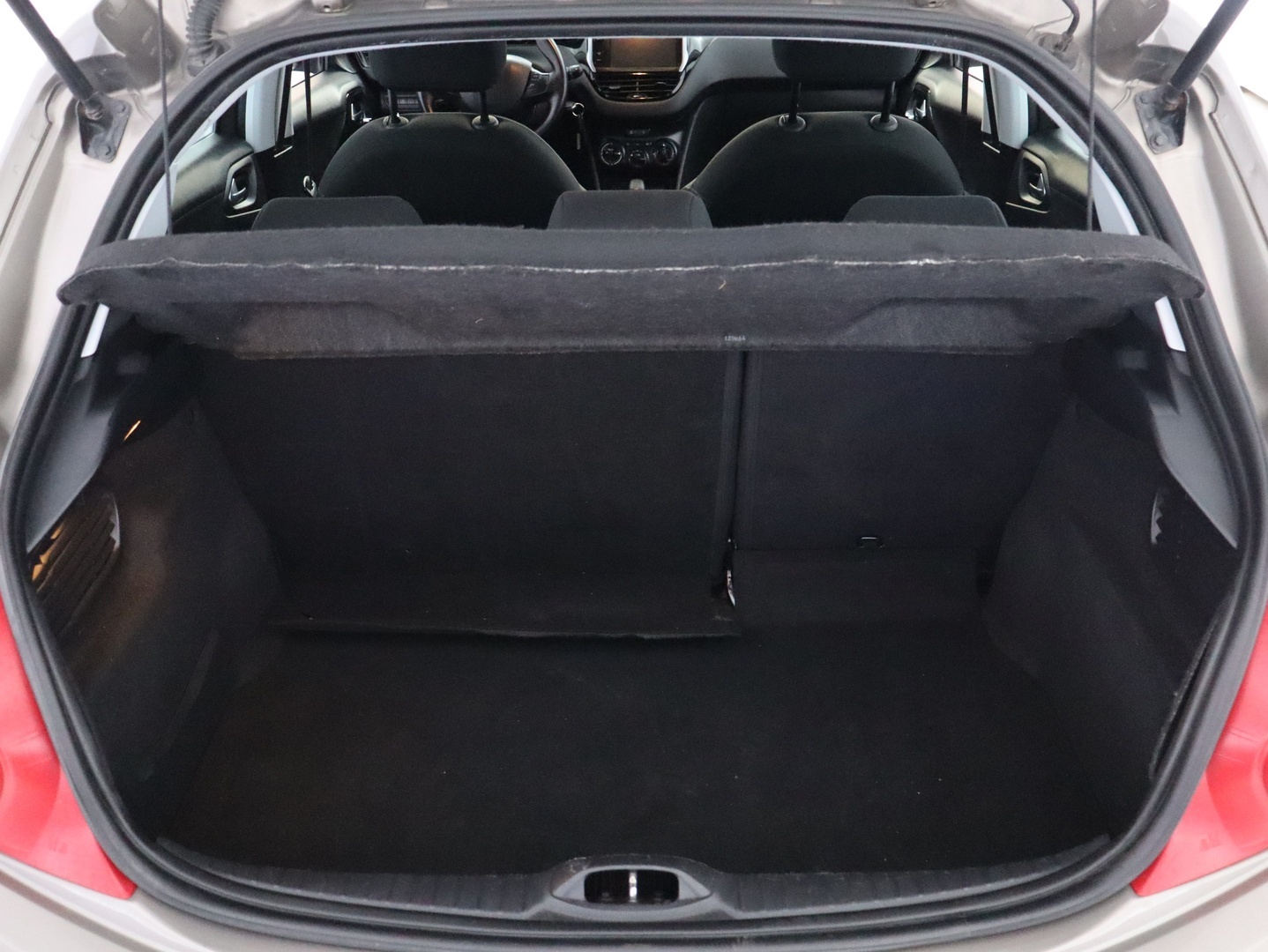 PEUGEOT 208 2012