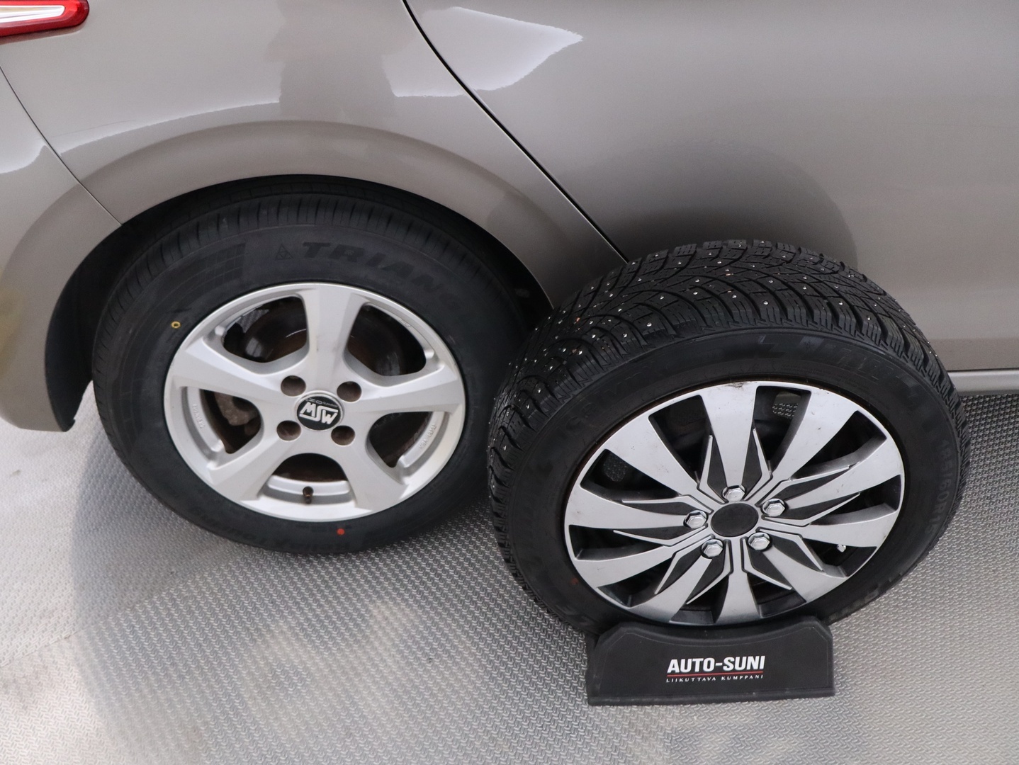 PEUGEOT 208 2012