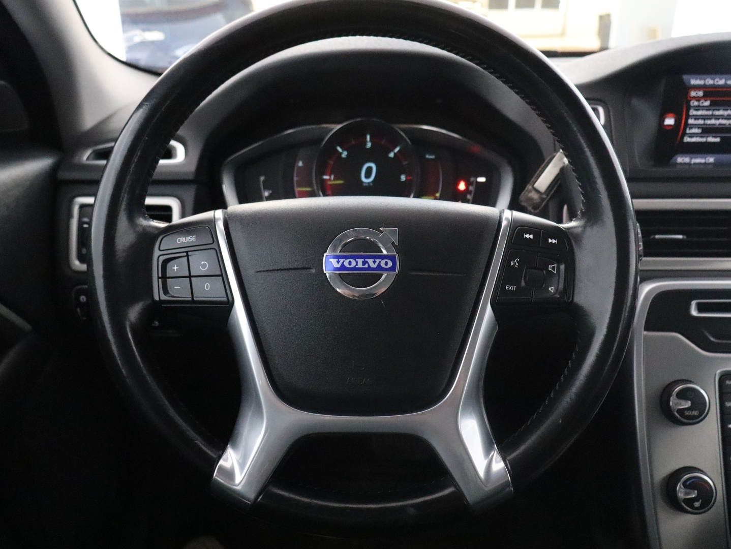 VOLVO V70 2014