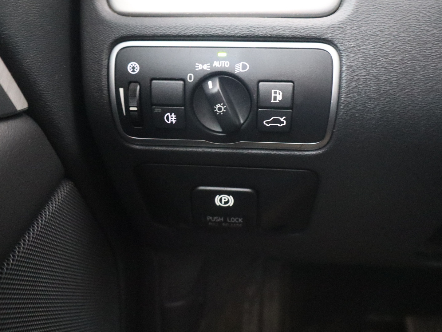 VOLVO V70 2014