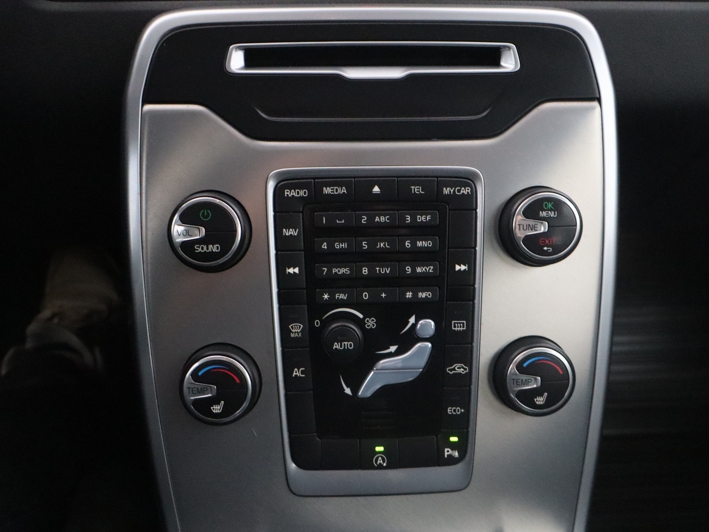 VOLVO V70 2014