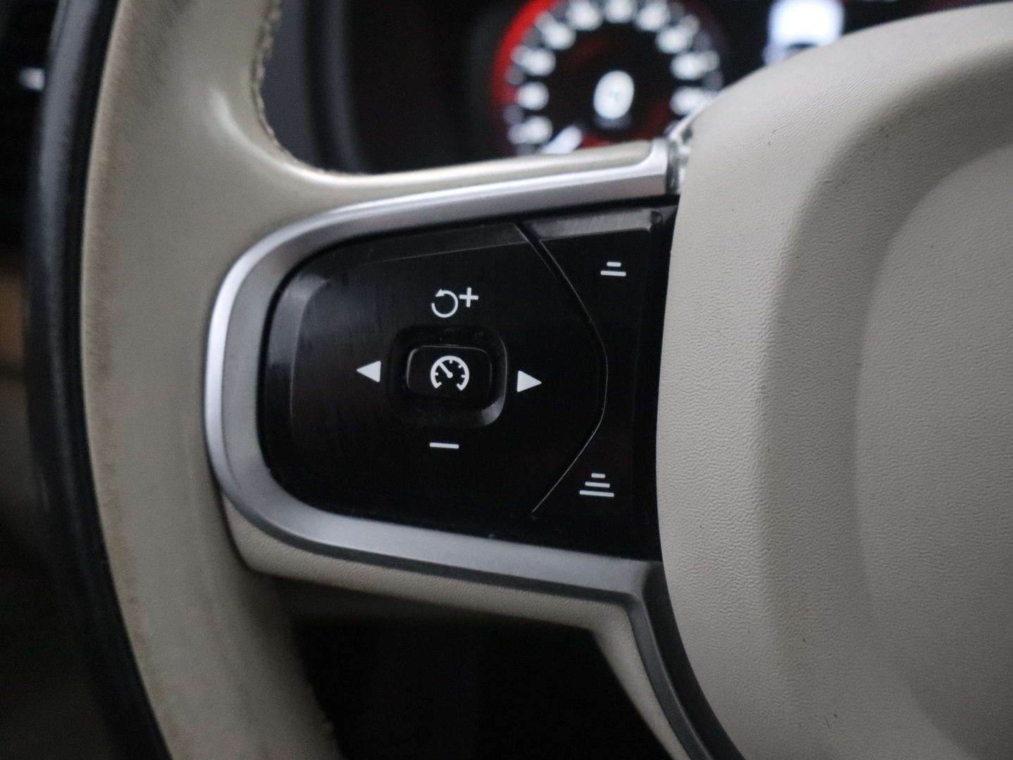 VOLVO XC90 2016