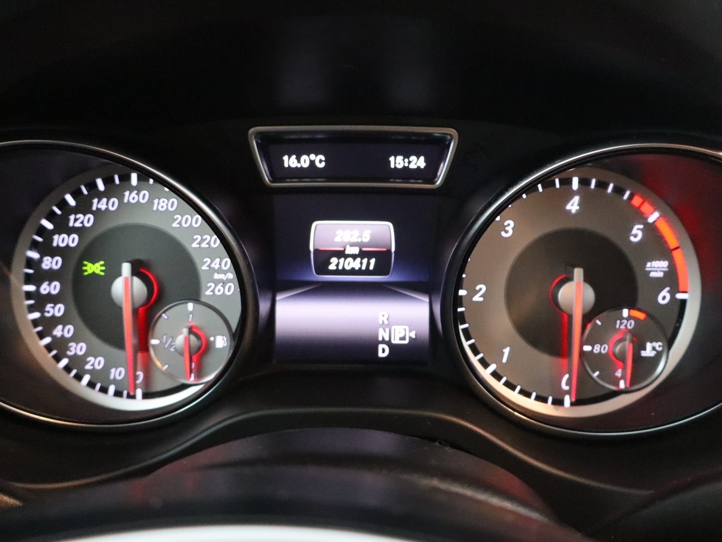 MERCEDES-BENZ GLA 2014