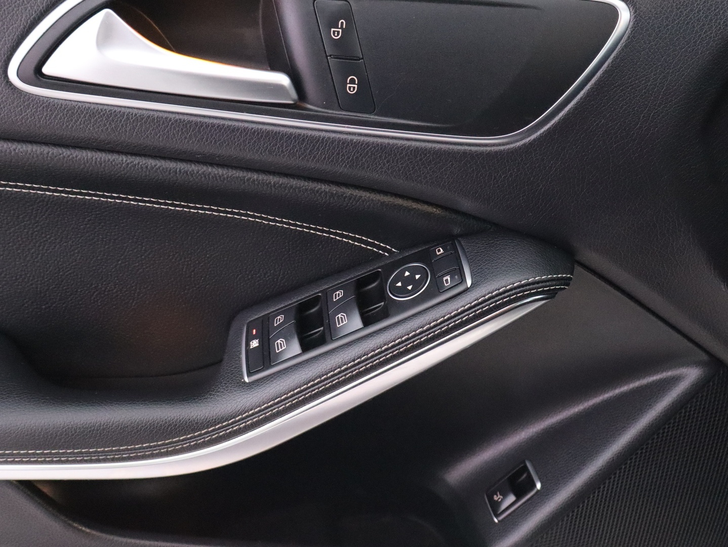 MERCEDES-BENZ GLA 2014