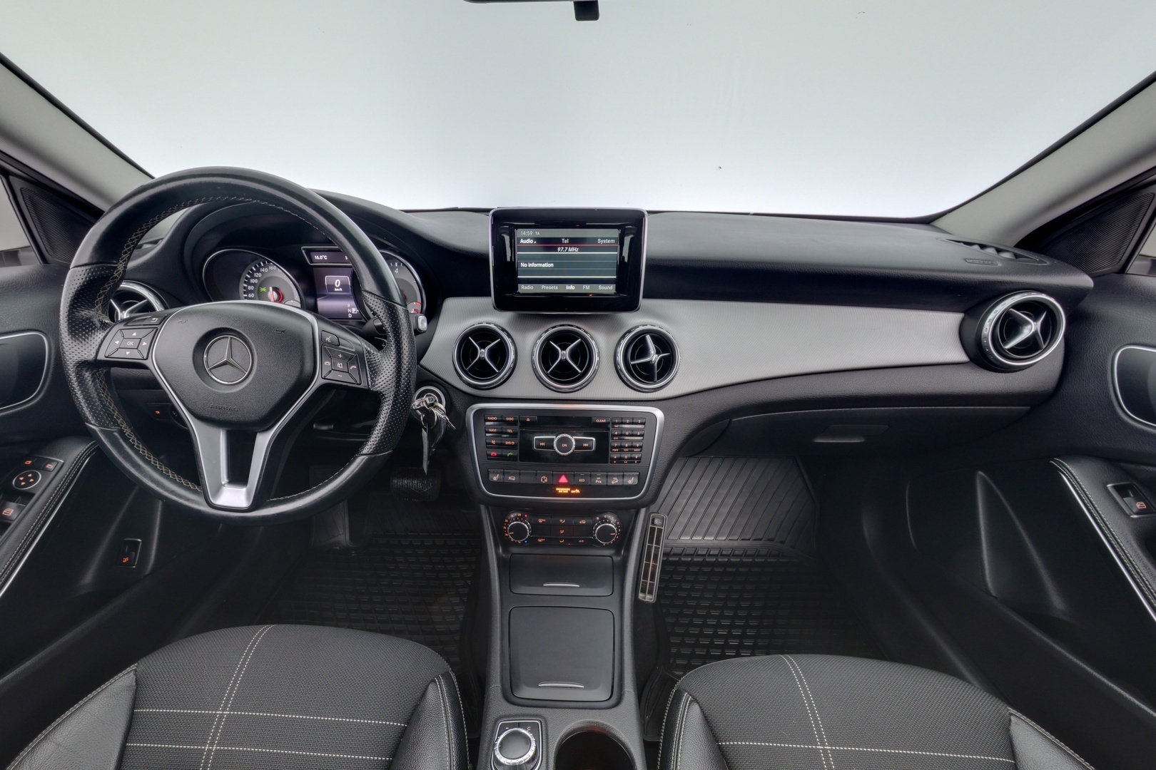 MERCEDES-BENZ GLA 2014