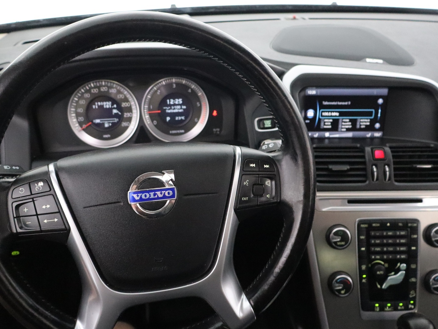 VOLVO XC60 2011