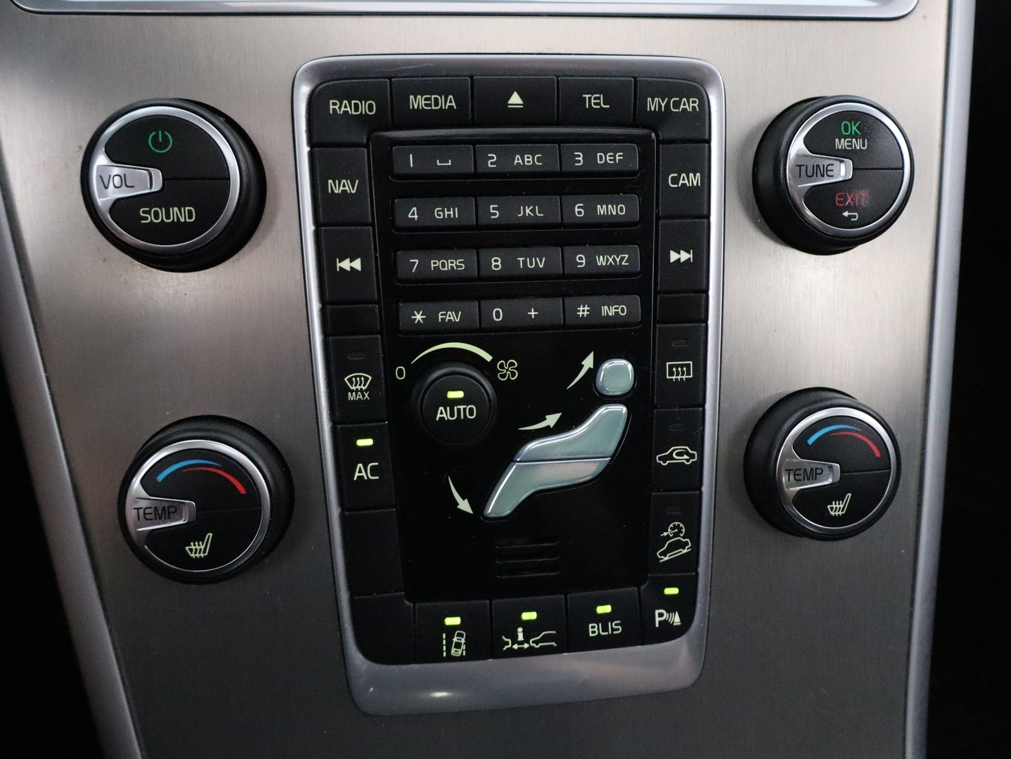 VOLVO XC60 2011