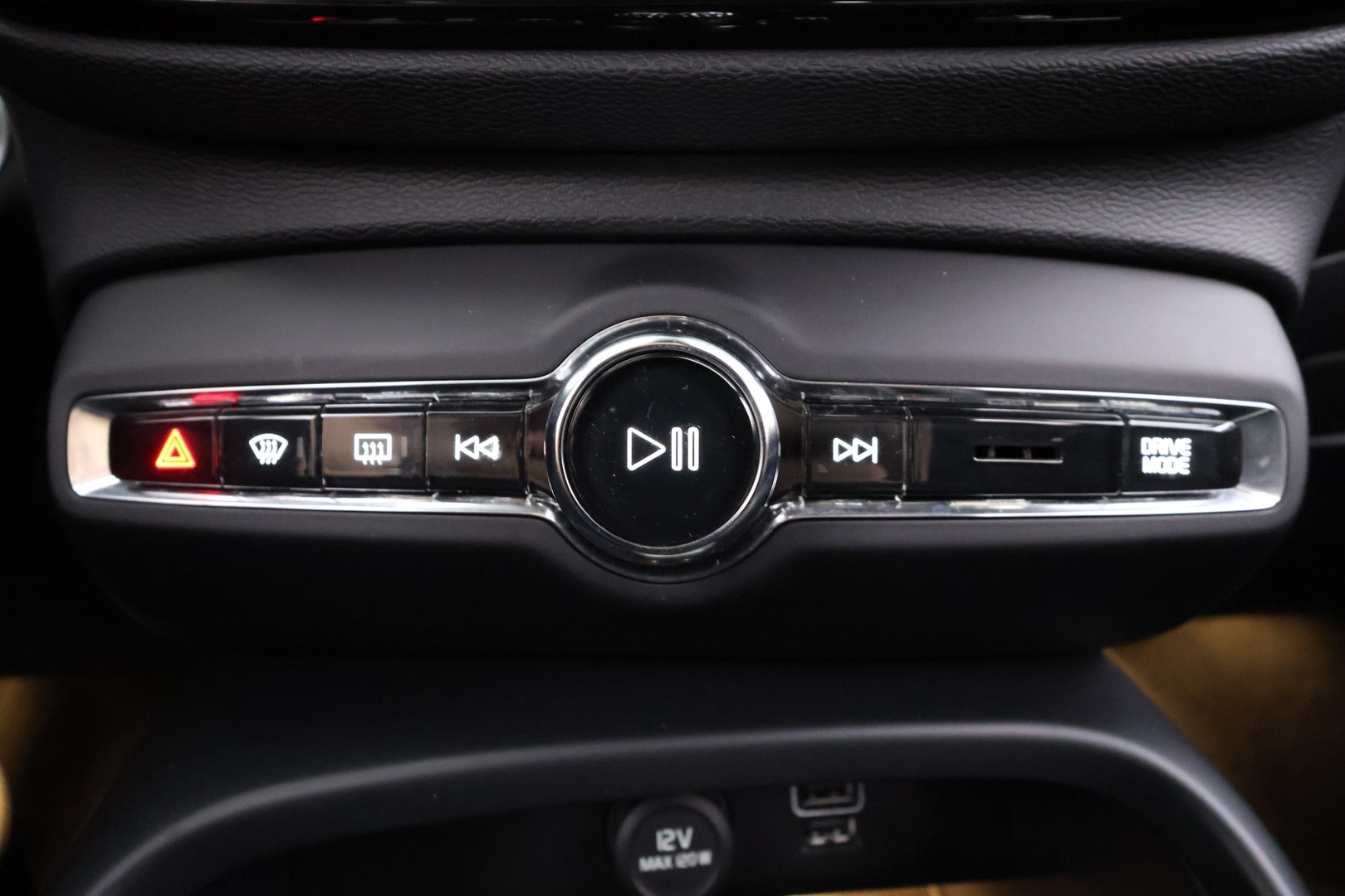 VOLVO XC40 21