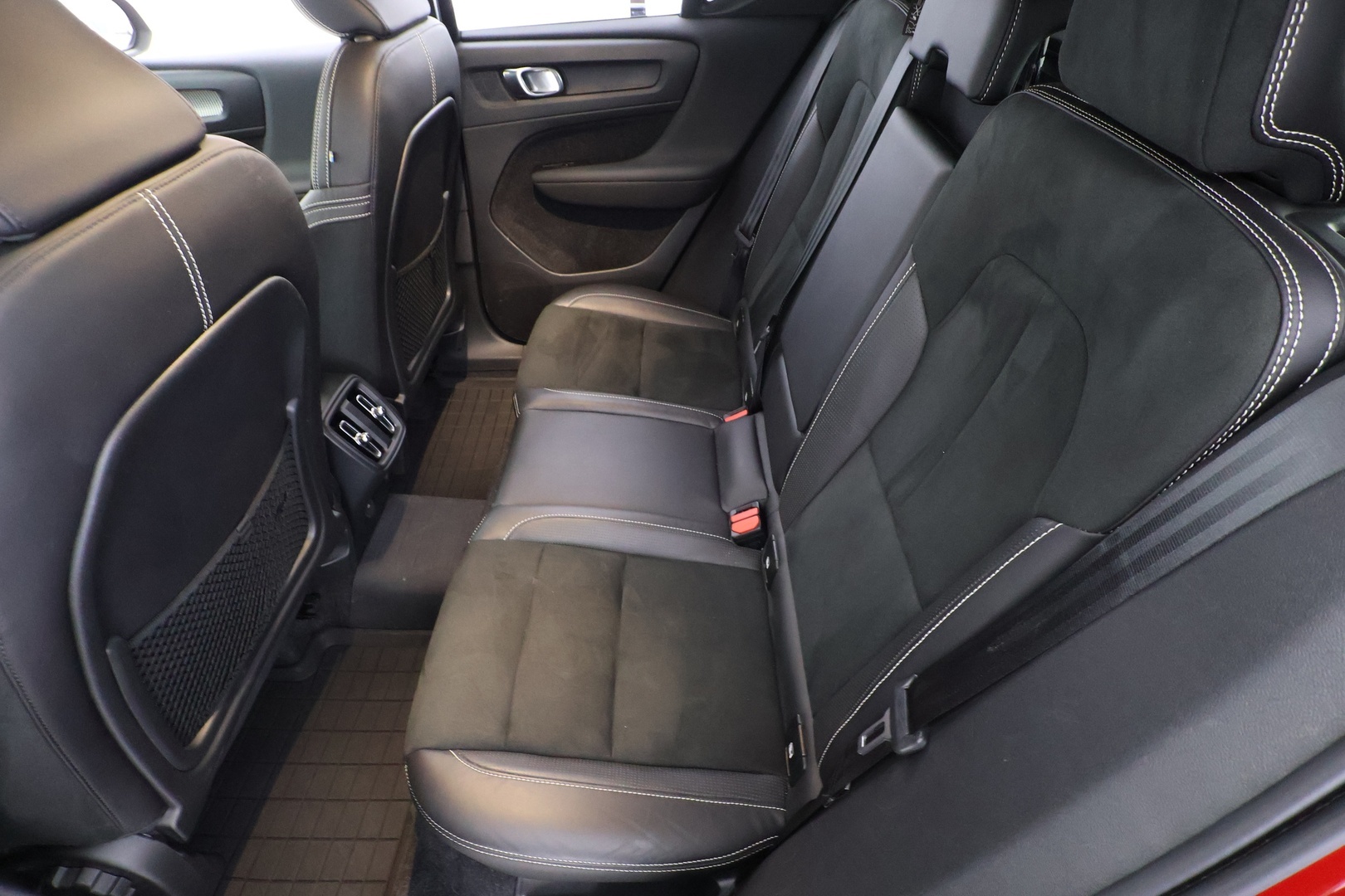VOLVO XC40 22