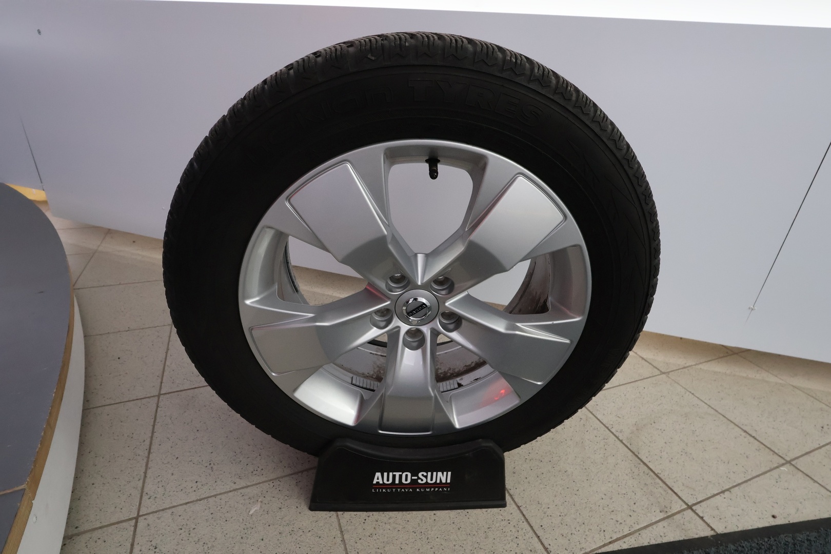 VOLVO XC40 24
