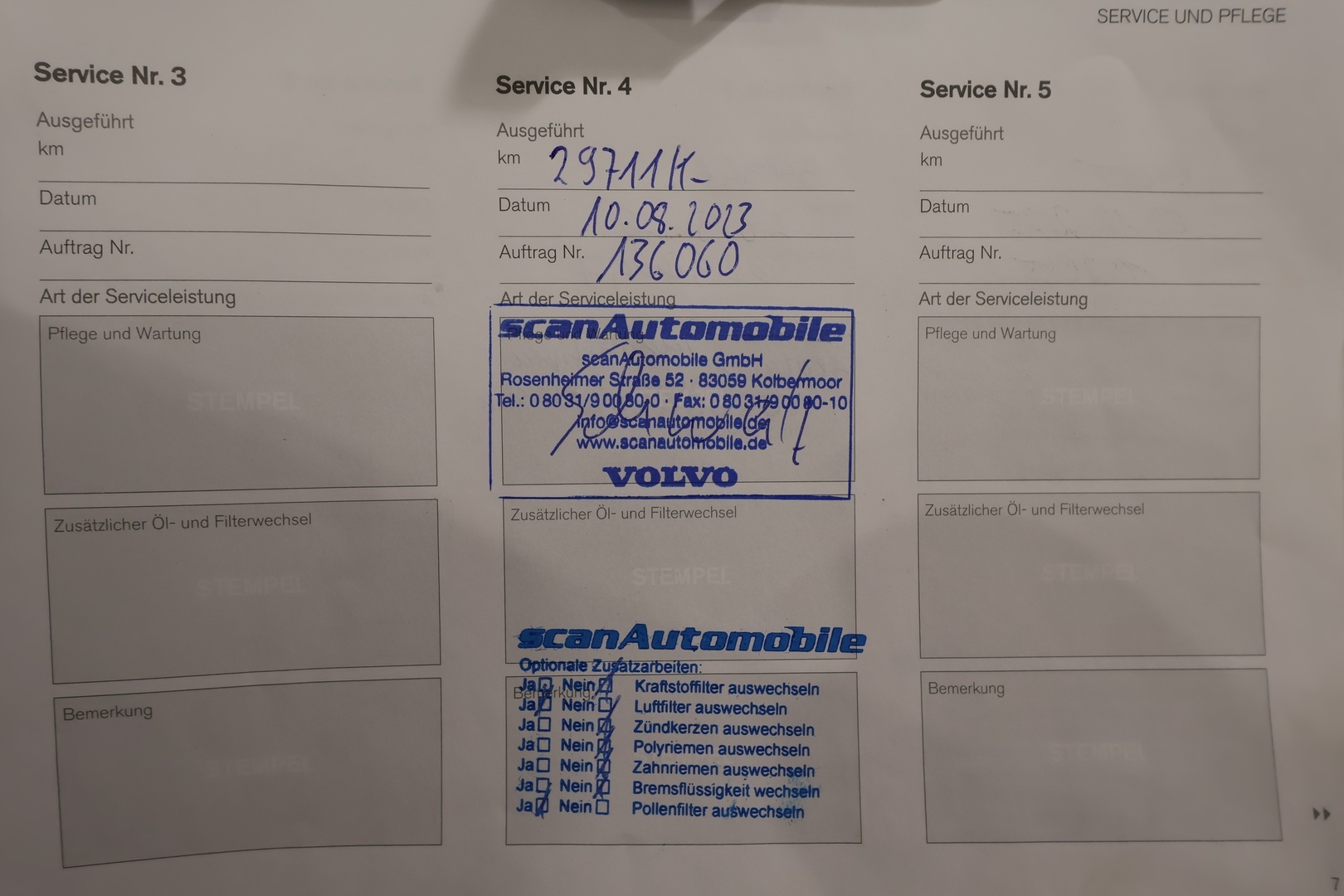 VOLVO XC40 26