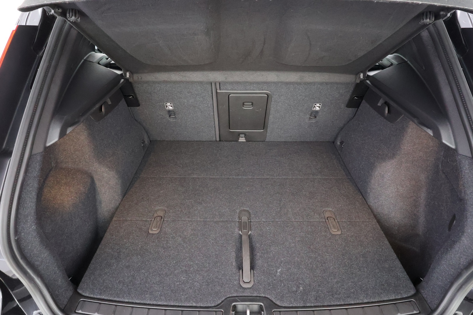 VOLVO XC40 2024