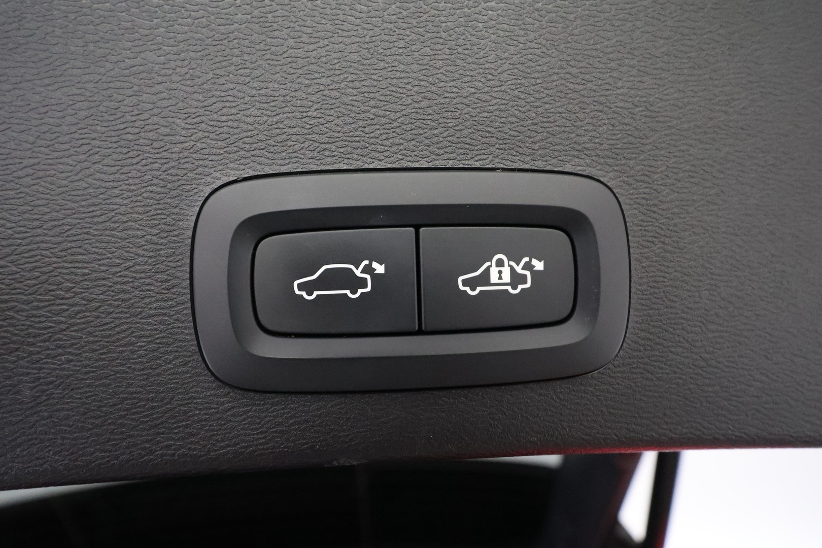 VOLVO XC40 2024