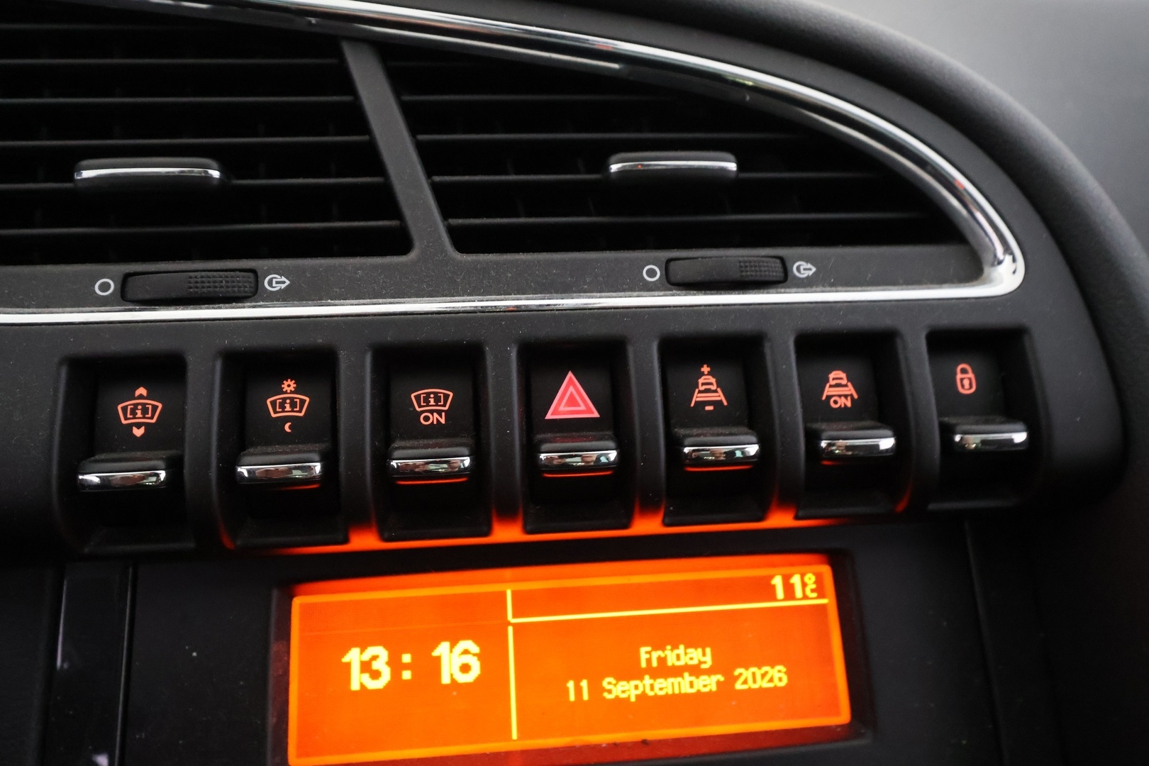 PEUGEOT 3008 2011
