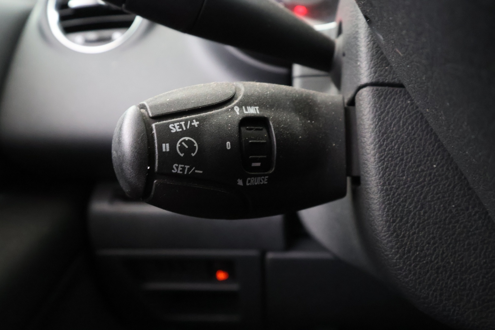 PEUGEOT 3008 2011