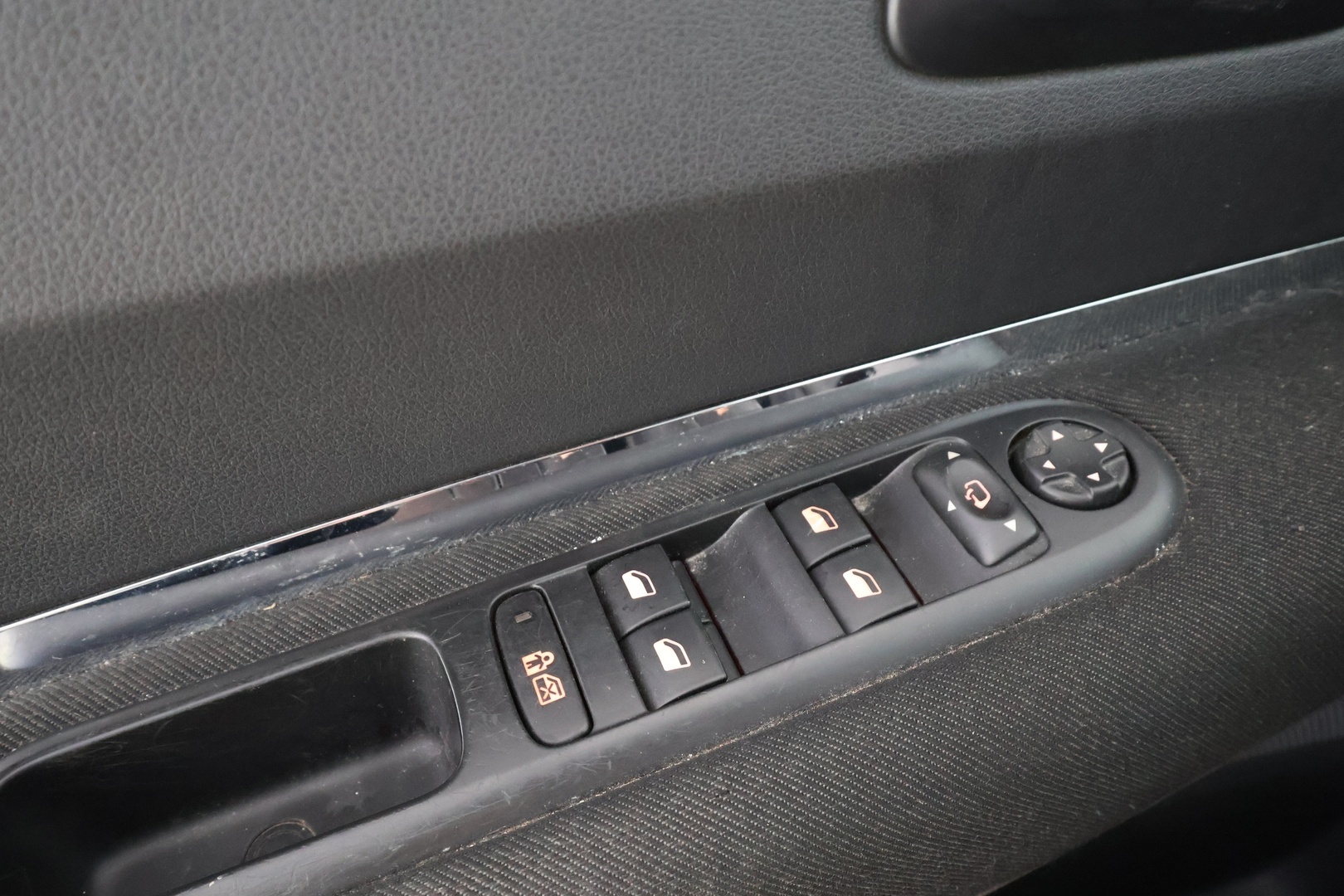 PEUGEOT 3008 2011