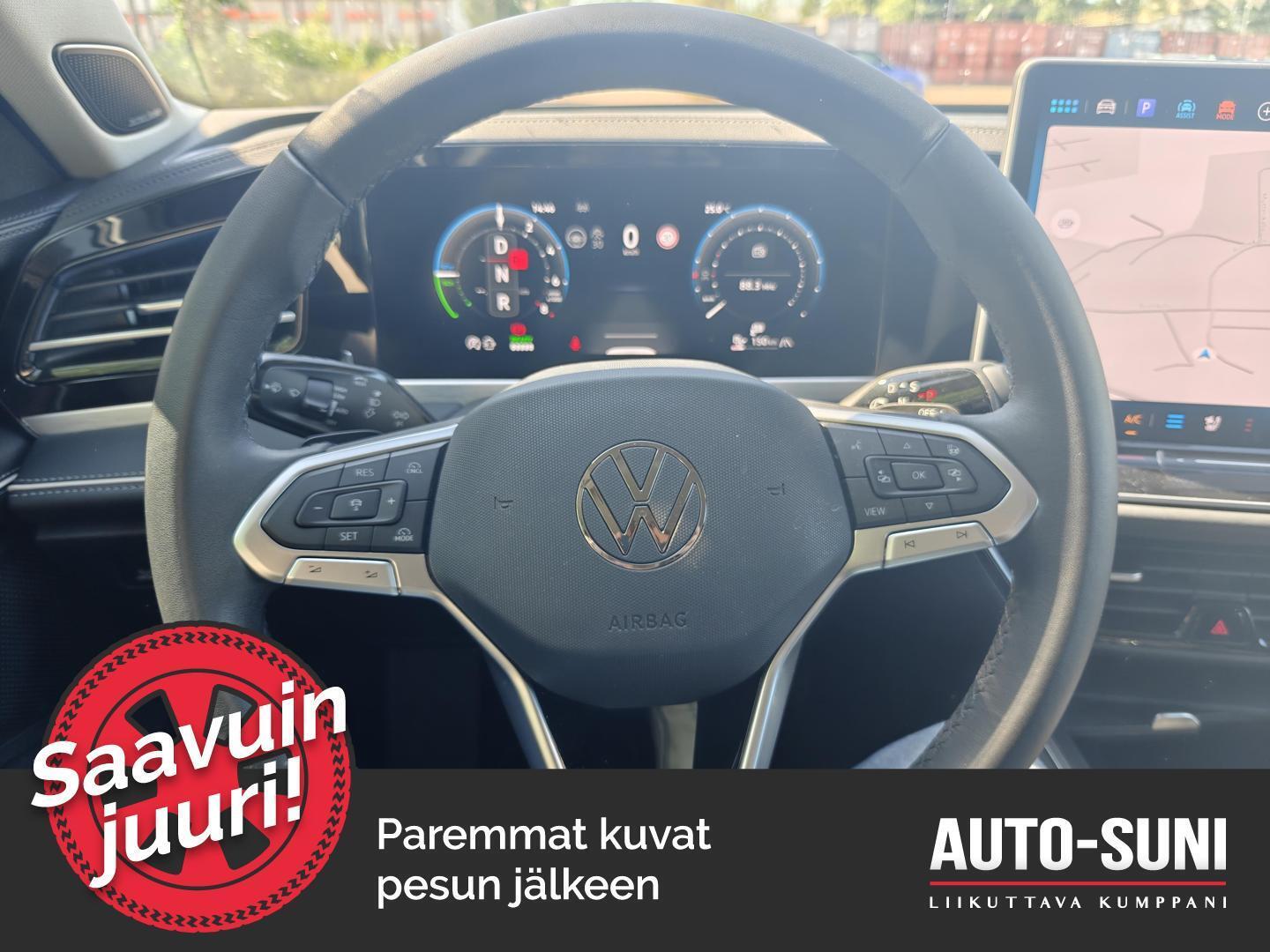 VOLKSWAGEN Passat 2025
