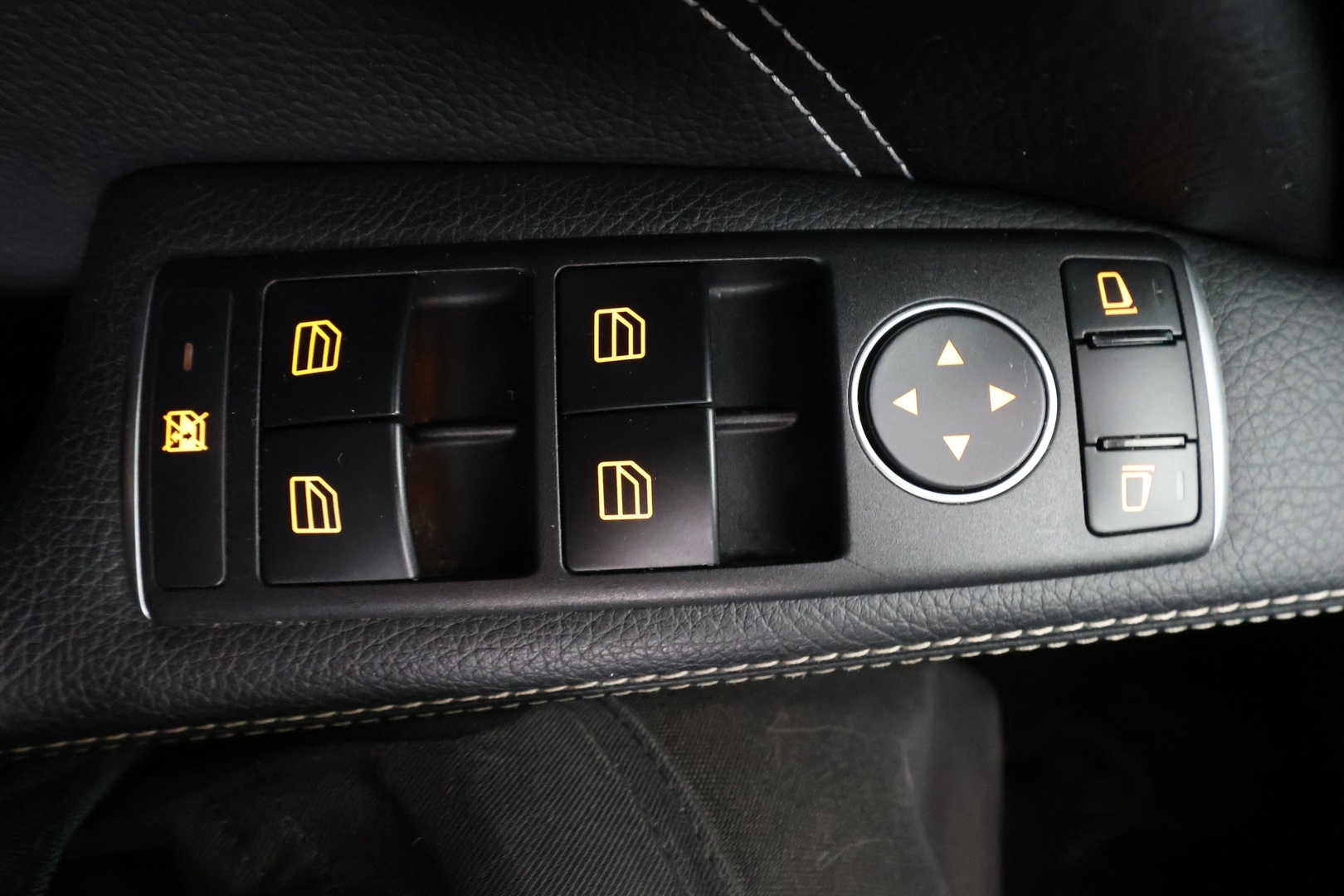 MERCEDES-BENZ CLA 2016