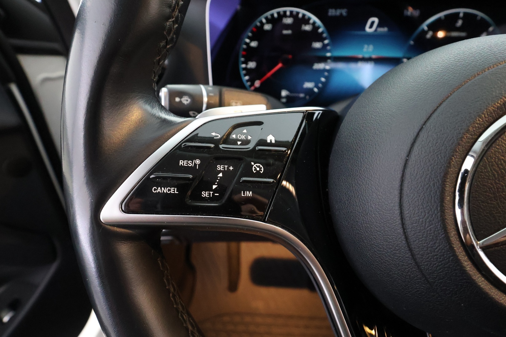 MERCEDES-BENZ E 11