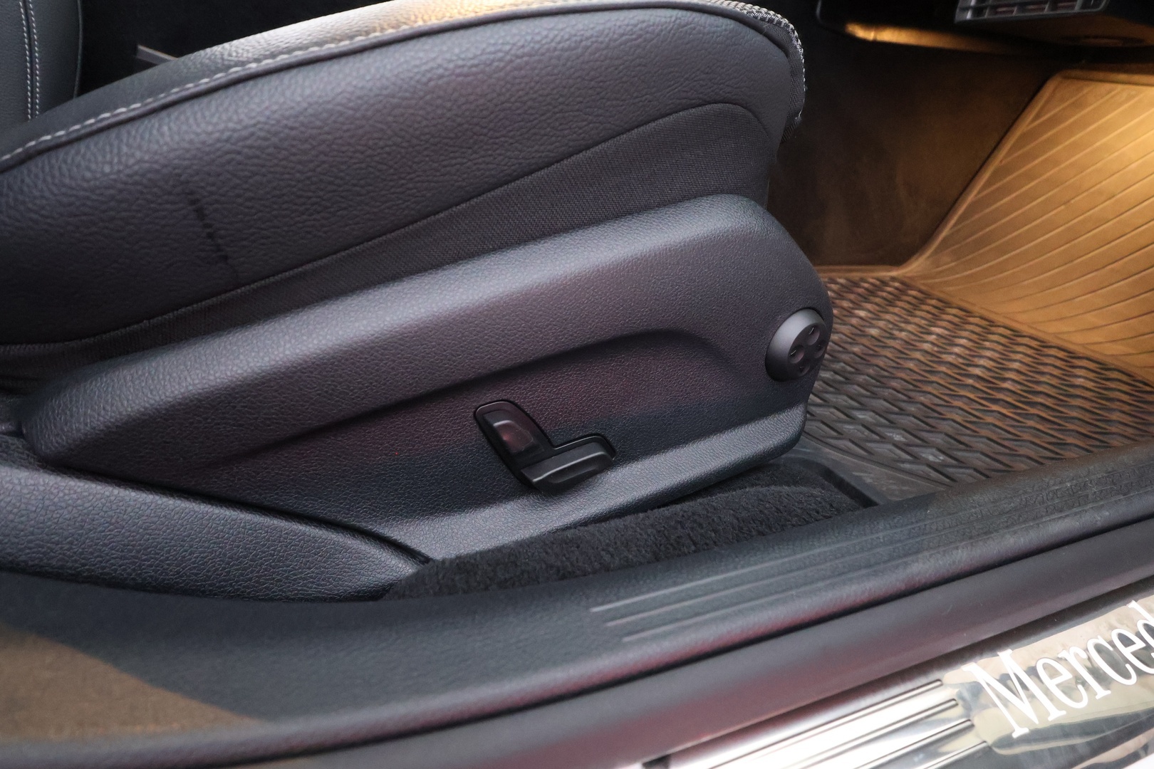 MERCEDES-BENZ E 21